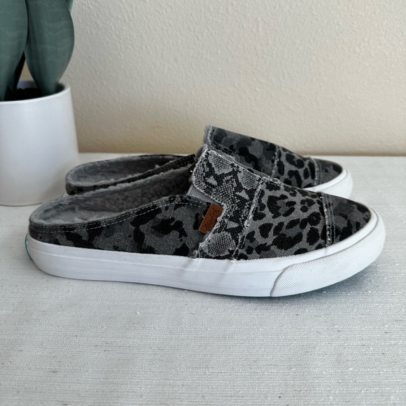 New Blowfish Moki Gray Cheetah Patchwork Fabric Plush Mules Woman’s 8.5 - Picture 2 of 12